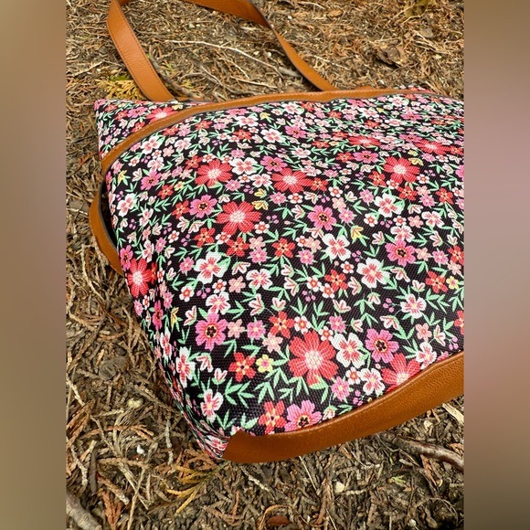 Lily Bloom Della Tote Bag Wildflower Meadows - Picture 9 of 11